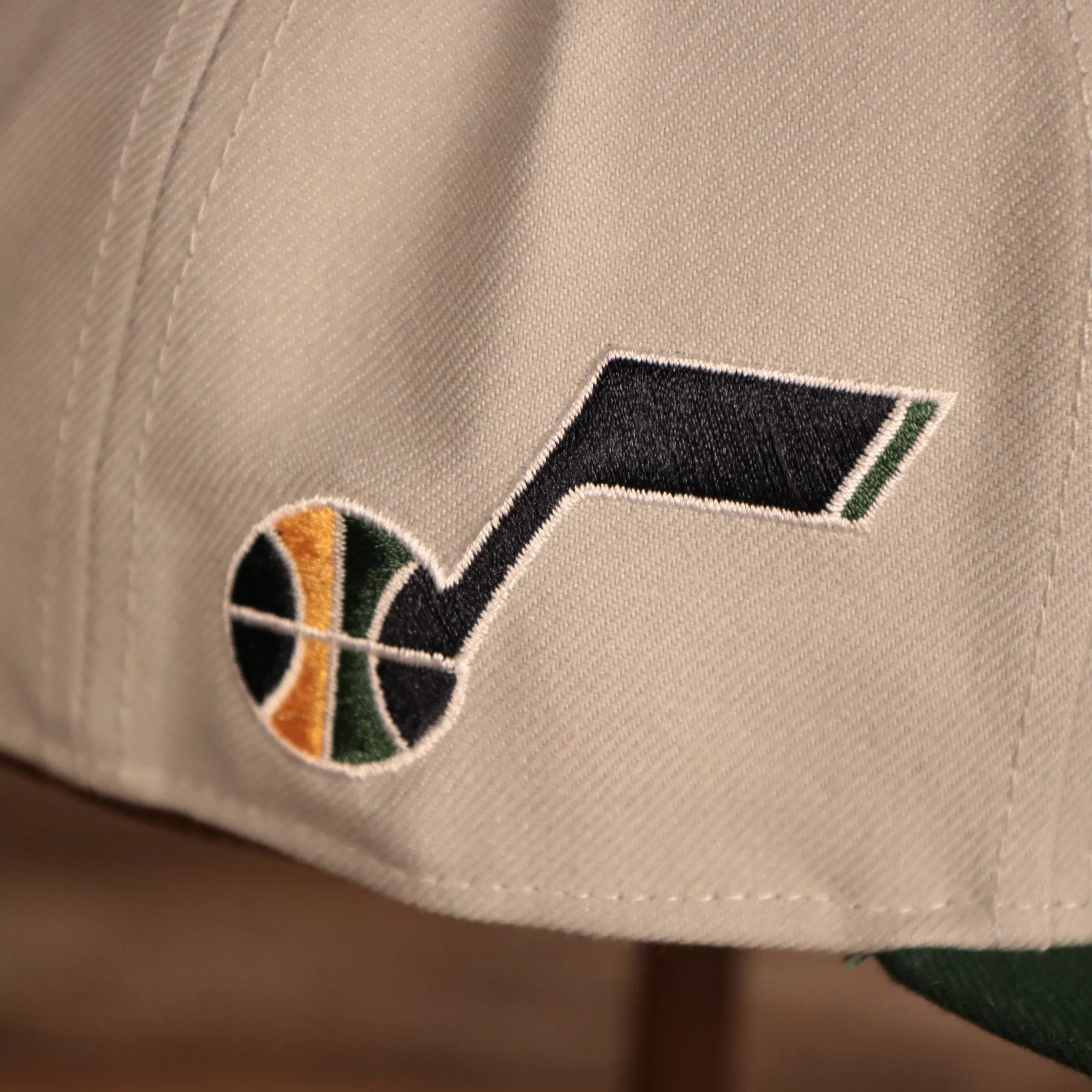 47 BRAND | UTAH JAZZ | CROSSTOWN SCRIPT | CAPTAIN | JAZZ LOGO WEARER RIGHT | SNAPBACK HAT | GRAY/GREEN | OSFM