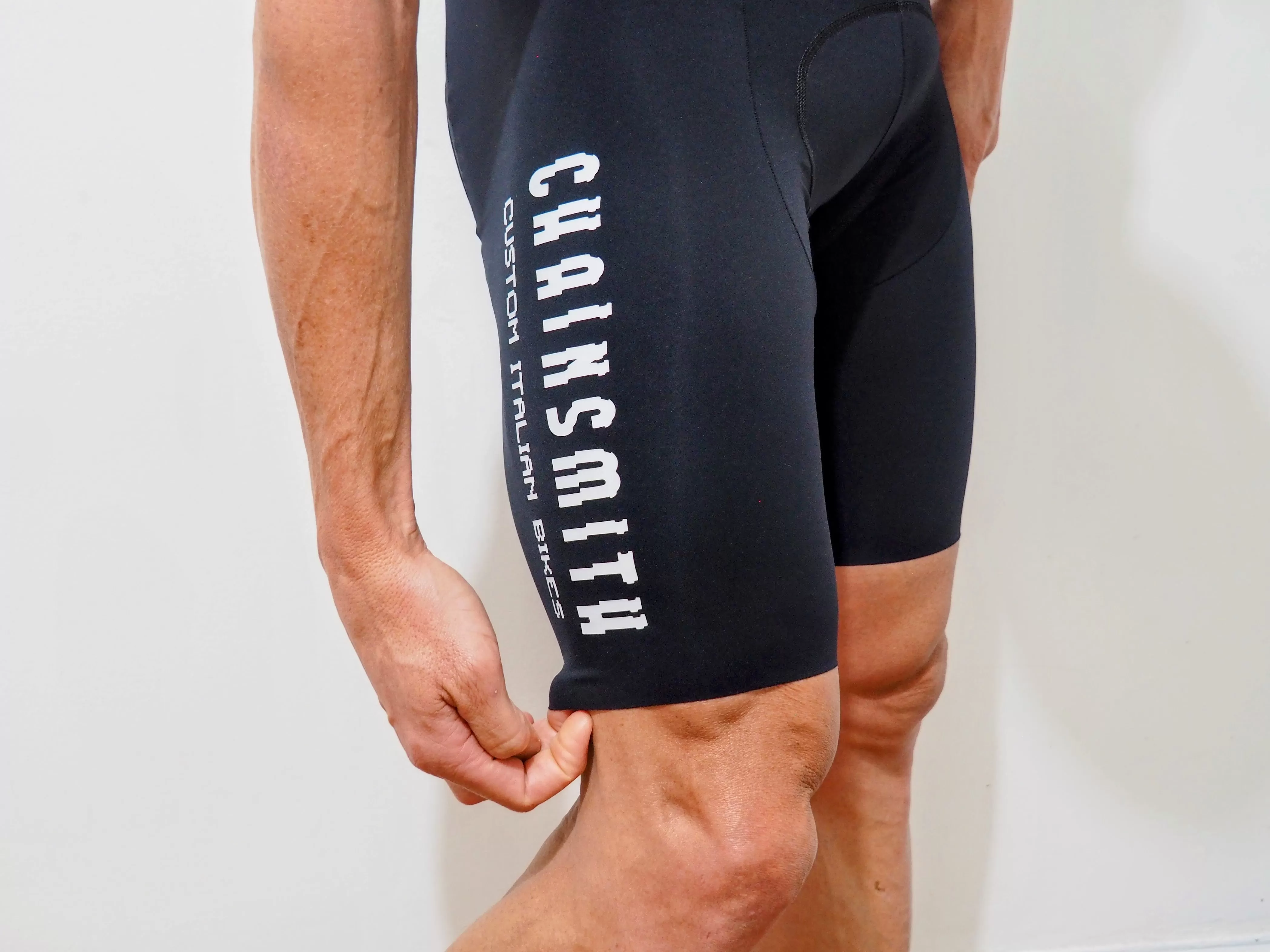 COMPLETE ROSTI CHAINSMITH TEAM MENS JERSEY AND  BIB SHORTS