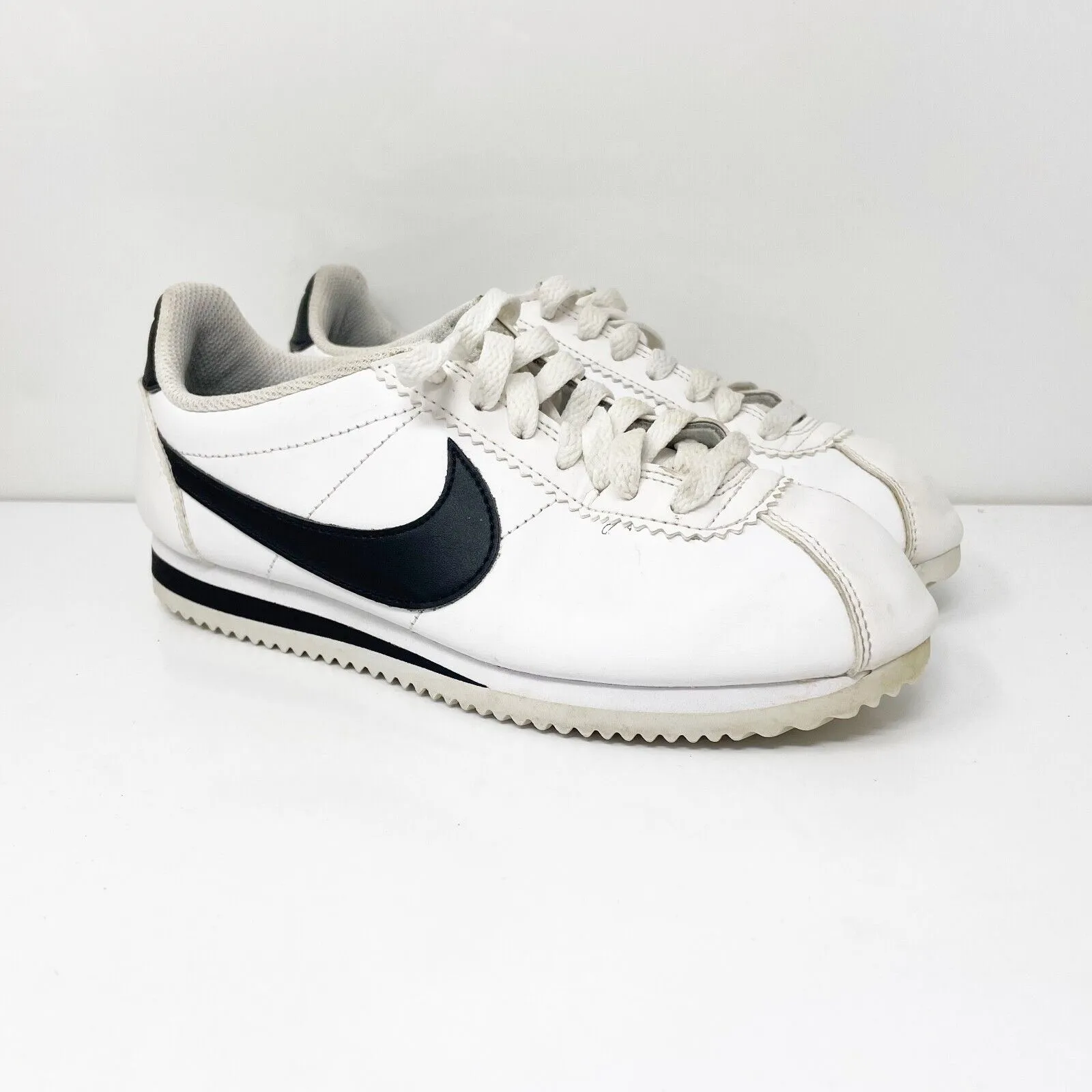 Nike Womens Classic Cortez 807471-101 White Casual Shoes Sneakers Size 6.5