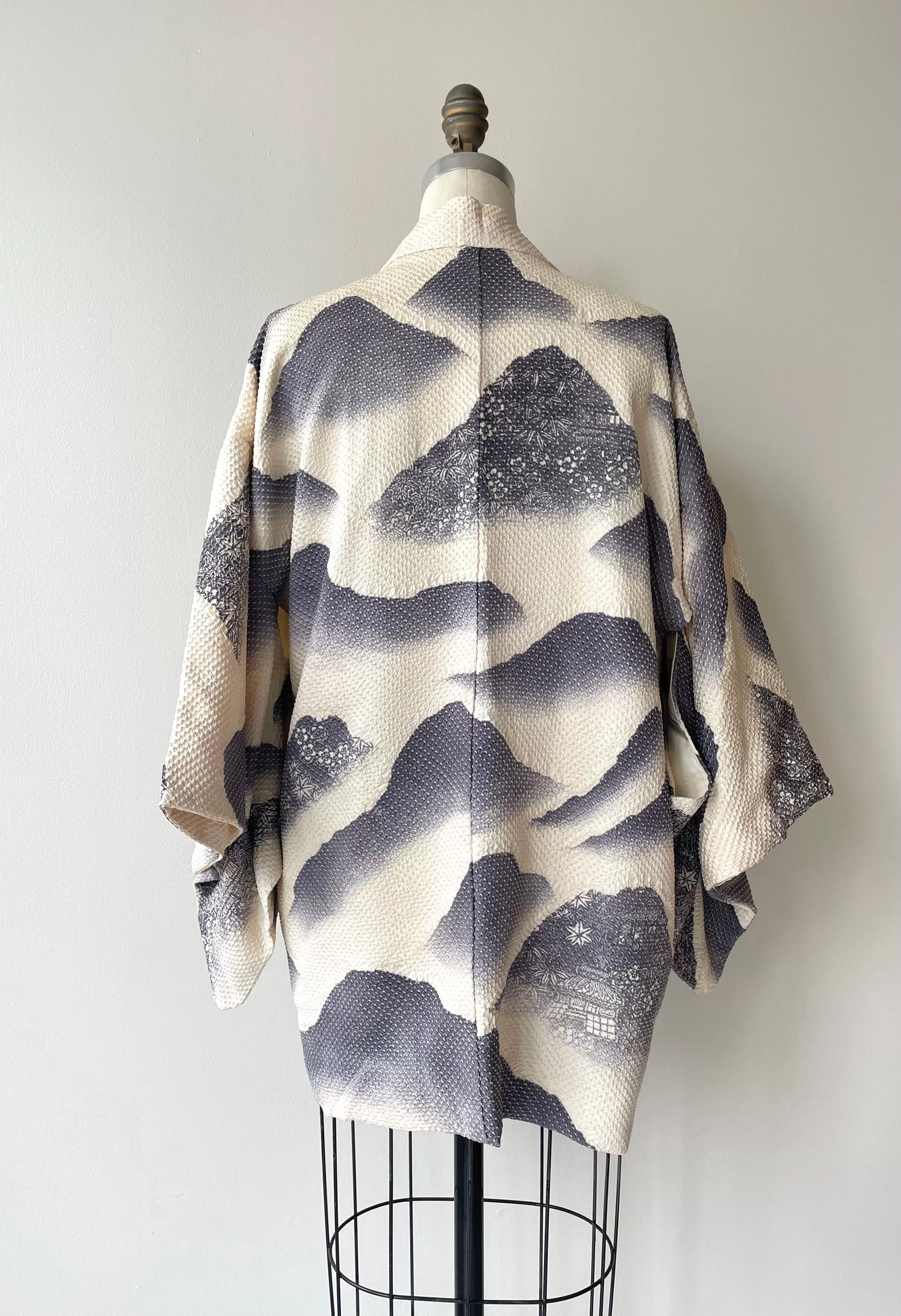 Sanmyaku Silk Haori