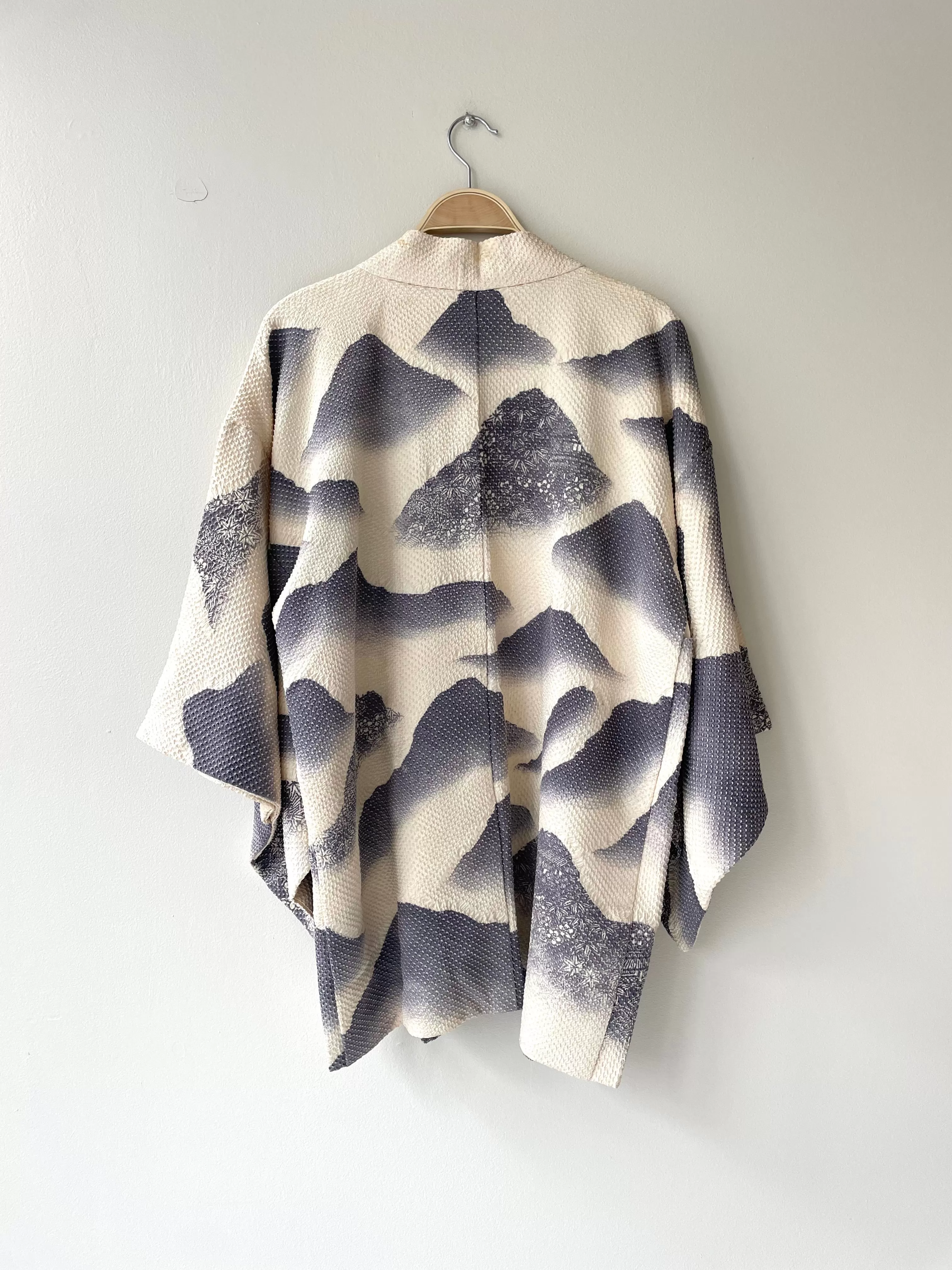 Sanmyaku Silk Haori